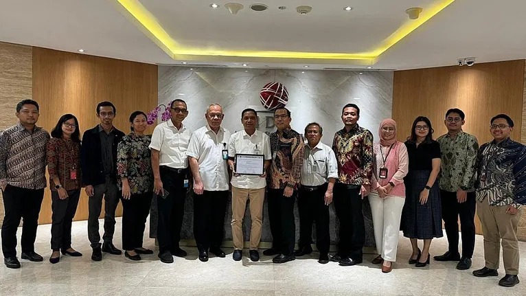 Penyerahan Sertifikat Surat Persetujuan Anggota Kliring Individual kepada OSO Sekuritas Indonesia
